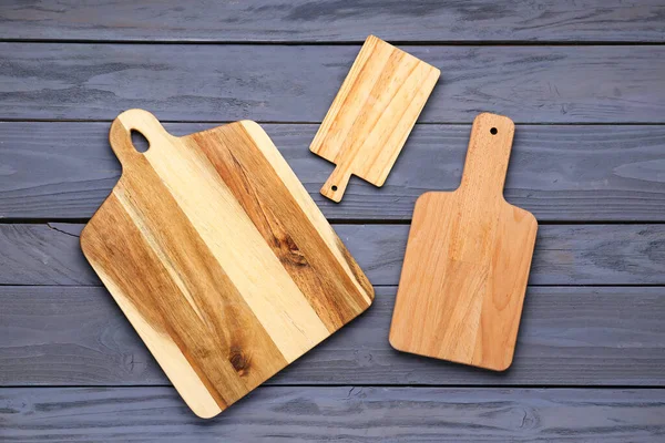 Set Cutting Boards Color Wooden Background — Stock Photo, Image