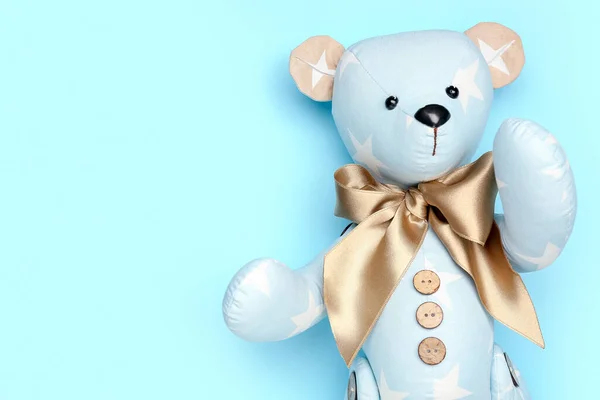 Іграшковий Ведмідь Синьому Фоні — стокове фото