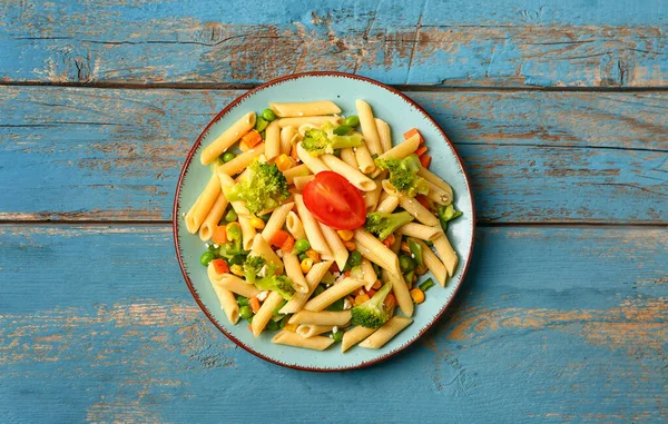 Plate Tasty Pasta Salad Blue Wooden Background — Stock Photo, Image