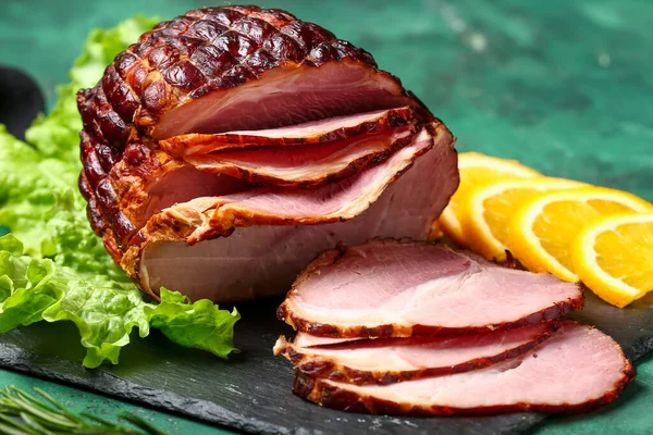 Board Tasty Smoked Ham Green Grunge Background — Stock Photo, Image
