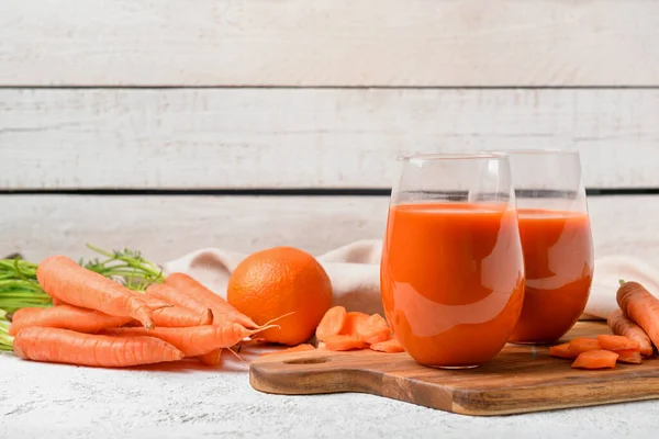 Two Glasses Fresh Carrot Juice Orange White Grunge Table — Stock Photo, Image