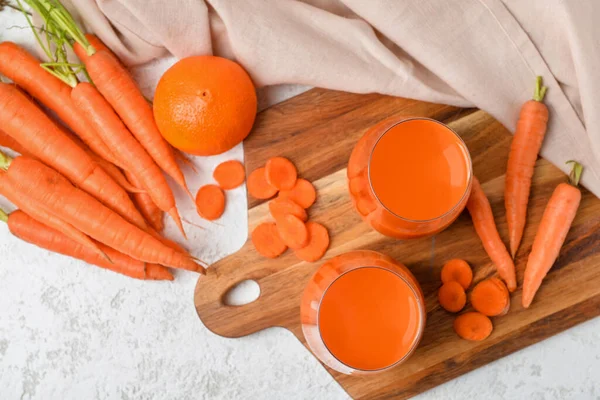 Two Glasses Fresh Carrot Juice Orange White Grunge Background — Stock Photo, Image