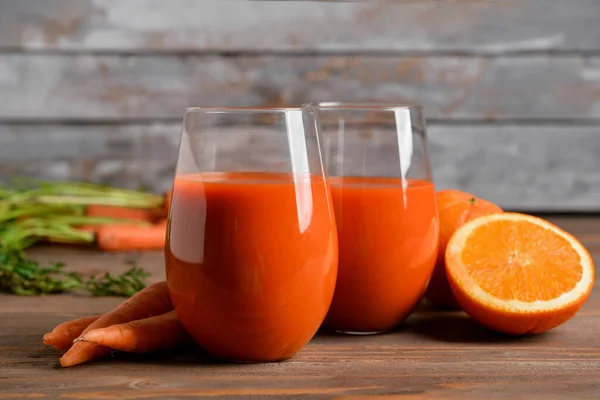 Two Glasses Fresh Carrot Juice Orange Wooden Table — Stock Photo, Image