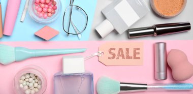 Renk arkaplanında satılık makyaj malzemeleri ve aksesuarları