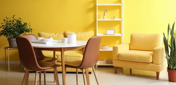 Interior Bright Yellow Dining Room Table Chairs — Stock Photo, Image