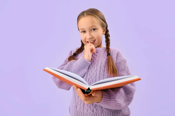 Little Girl Book Biting Nails Lilac Background — Foto Stock