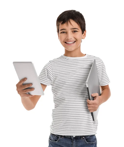 Malý Chlapec Počítačem Notebookem Bílém Pozadí — Stock fotografie