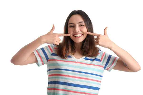Mutlu Genç Bir Kadın Beyaz Arka Planda Dişlerini Gösteriyor — Stok fotoğraf