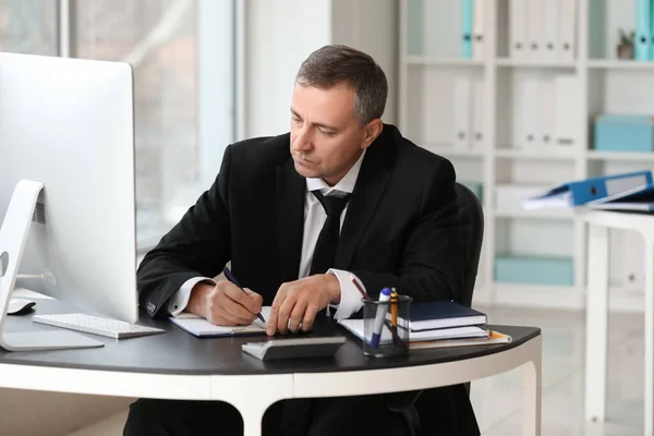 Mature Accountant Working Table Office — Stockfoto