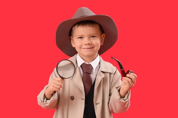 Cute Little Detective Magnifier Smoking Pipe Red Background — Stock Photo, Image