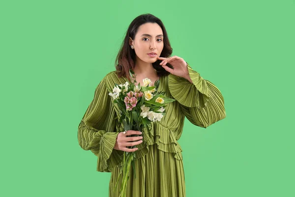 Young Woman Dress Alstroemeria Flowers Green Background — Stock Photo, Image