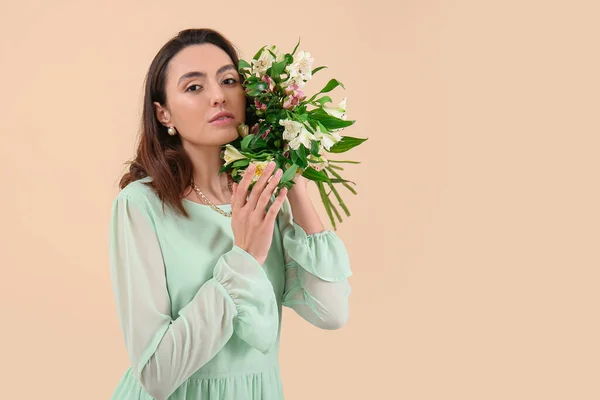 Young Woman Dress Alstroemeria Flowers Beige Background —  Fotos de Stock
