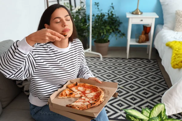 Young Woman Tasty Pizza Sitting Sofa Home — Stock Photo, Image
