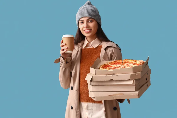 Young Woman Hat Coffee Cup Boxes Tasty Pizza Blue Background — Stock Photo, Image