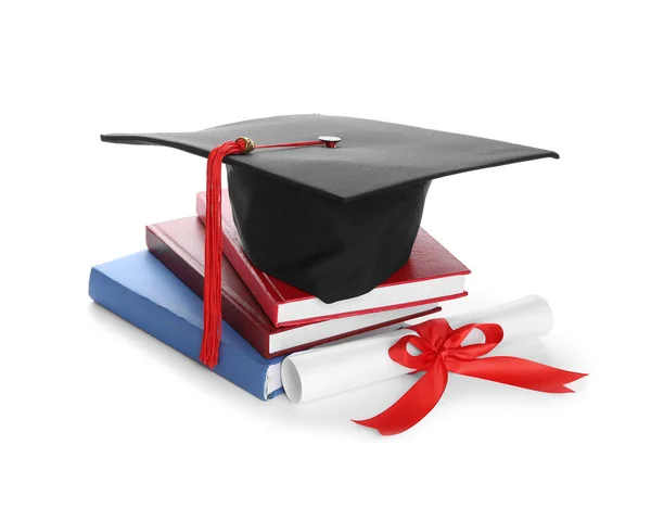 Kırmızı Kurdeleli Diploma Mezuniyet Şapkası Beyaz Arka Planda Izole Edilmiş — Stok fotoğraf