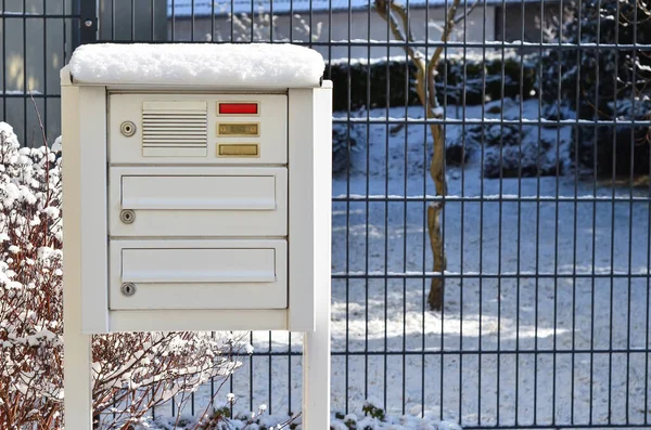 Προβολή Των Γραμματοκιβωτίων Στην Πόλη Την Ημέρα Του Χειμώνα — Φωτογραφία Αρχείου
