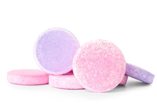 Różowe Liliowe Tabletki Rozpuszczalne Wyizolowane Białym Tle — Zdjęcie stockowe