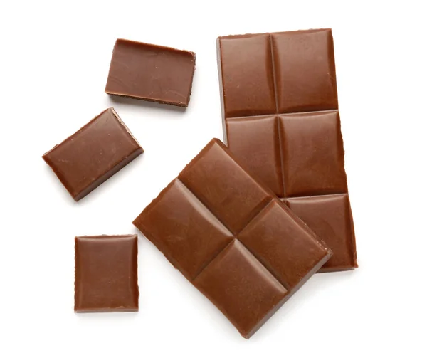 Trozos Sabroso Chocolate Aislado Sobre Fondo Blanco — Foto de Stock