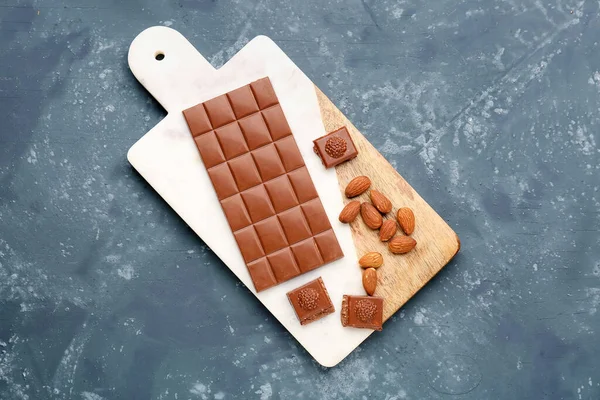 Board Tasty Chocolate Almond Nuts Dark Background — Stock Photo, Image
