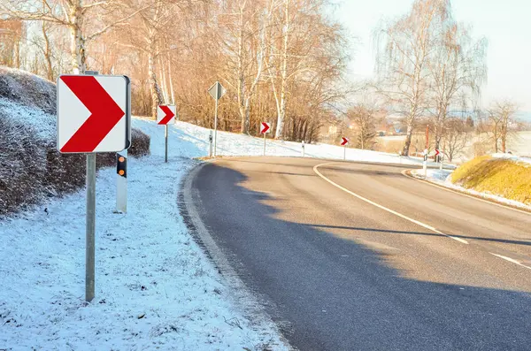 Vista Carretera Con Señales Tráfico Día Invierno —  Fotos de Stock
