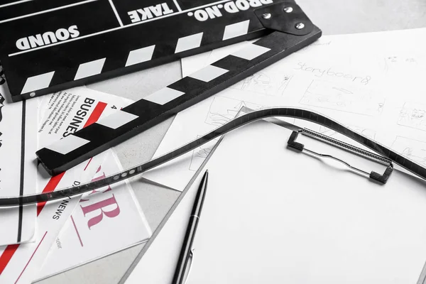 Clipboard Film Newspapers Movie Clapper Light Background — Stock Photo, Image