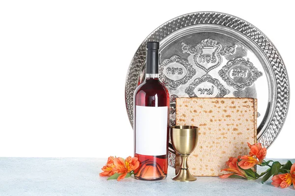 Passover Seder Plate Bottle Wine Cup Flatbread Matza Alstroemeria Flowers — Stock Photo, Image