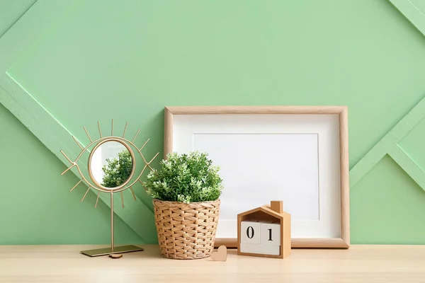 Artificial Houseplant Mirror Calendar Blank Frame Table Green Wall — Stock Photo, Image