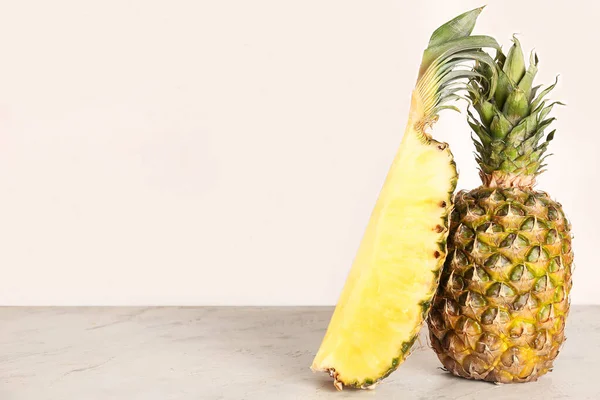 Fresh Ripe Pineapple Light Table — Stock Photo, Image