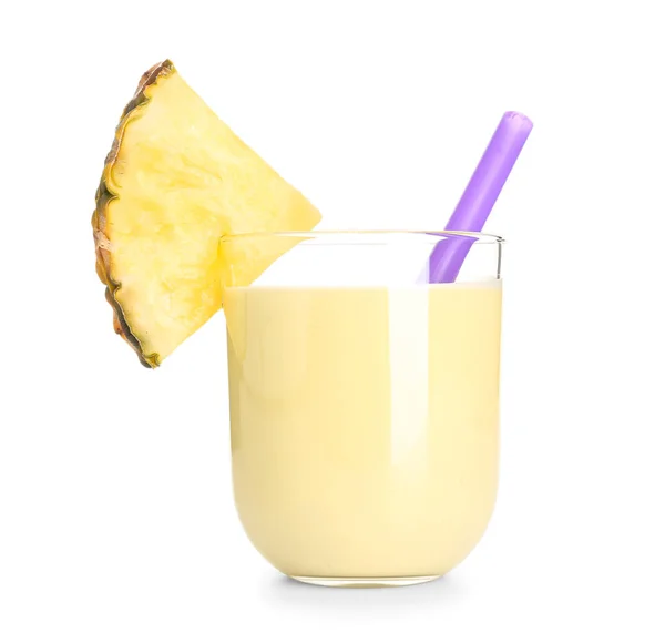 Szklanka Smacznego Smoothie Plasterkiem Ananasa Słomką Białym Tle — Zdjęcie stockowe