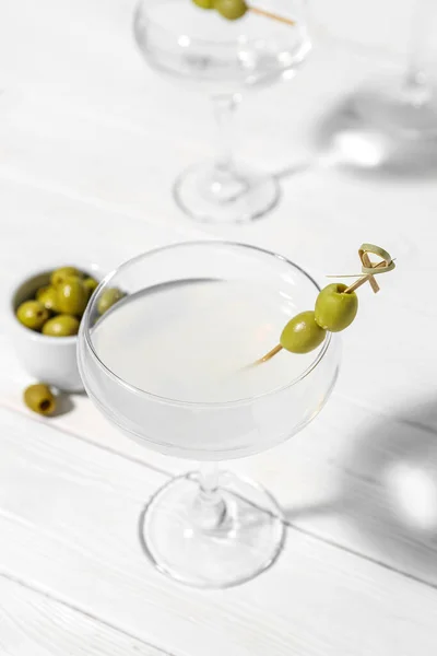 Glasses Martini Olives White Wooden Background — Stock Photo, Image