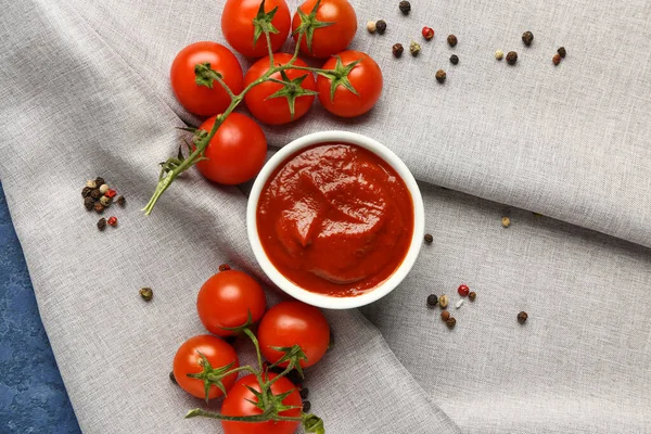 Bowl Tasty Tomato Paste Fresh Vegetables Peppercorn Table — Stock Photo, Image
