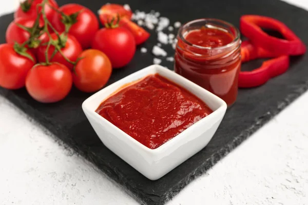 Bowl Tasty Tomato Paste Light Background Closeup — Stock Photo, Image