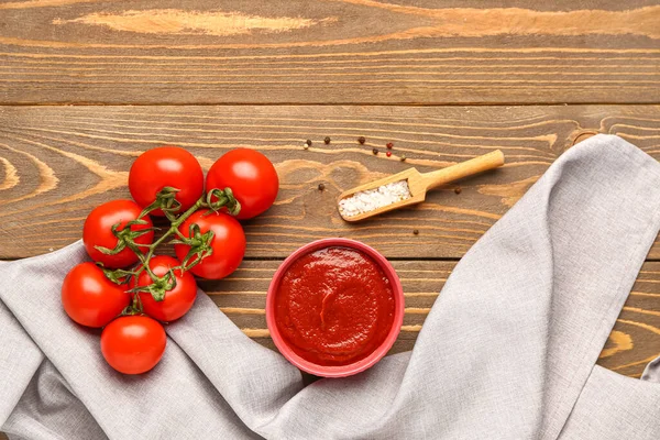 Bowl Tasty Tomato Paste Fresh Vegetables Wooden Background — Stock Photo, Image