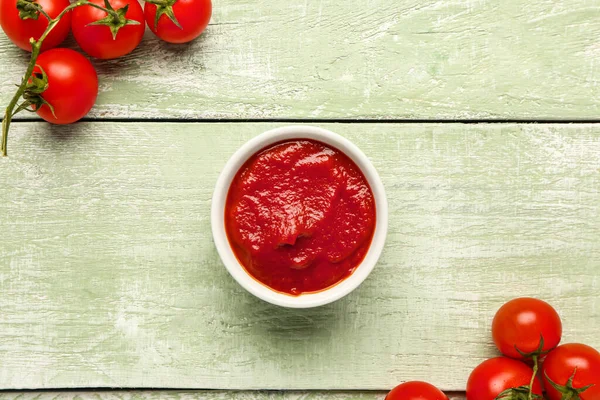 Skål Med Välsmakande Tomat Pasta Ljus Trä Bakgrund — Stockfoto