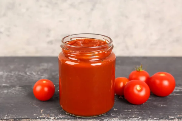 Potje Met Lekkere Tomatenpasta Tafel — Stockfoto