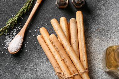 Bir sürü İtalyan Grissini grunge arka planda, yakın plan.