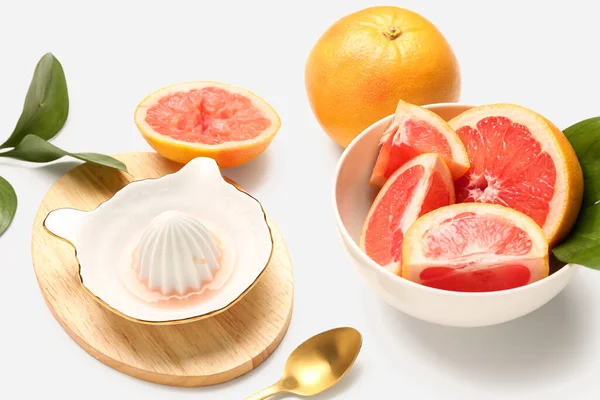 Bowl Darab Érett Grapefruit Gyümölcslé Fehér Alapon Közelkép — Stock Fotó