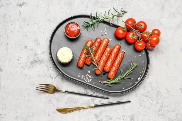 Tray Tasty Grilled Sausages Grunge Background — Stock Photo, Image