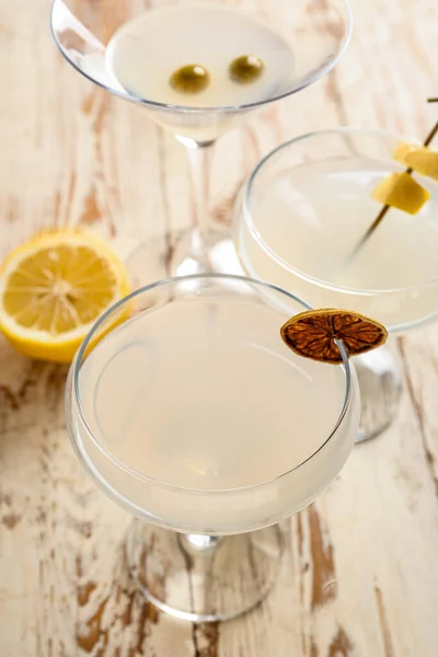Glasses Martini Lemon Light Wooden Background — Stock Photo, Image