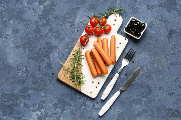 Board Sausages Tomatoes Olives Blue Background — Stock Photo, Image