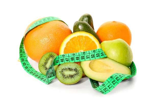 Různé Ovoce Avokádo Zelená Měřicí Páska Bílém Pozadí Dietní Koncept — Stock fotografie