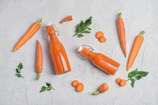 Glass Bottles Tasty Carrot Juice Light Grunge Background — Stock Photo, Image