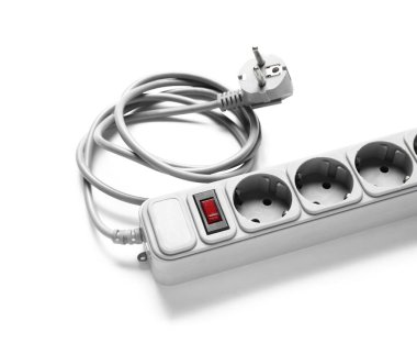 Beyaz arka plan üzerinde izole elektrik uzatma kablosu