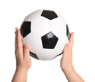 Beyaz arka planda futbol topu olan eller