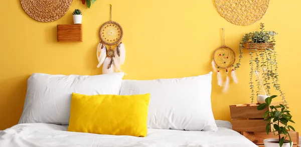Cozy Bedroom Houseplants Stylish Dream Catchers Hanging Yellow Wall — Stock Photo, Image