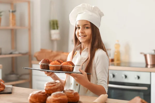 Little Baker Board Tasty Cupcakes Kitchen — Stock Photo, Image