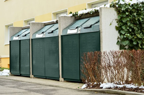Pohled Velké Kontejnery Odpadky Městě Zimní Den — Stock fotografie