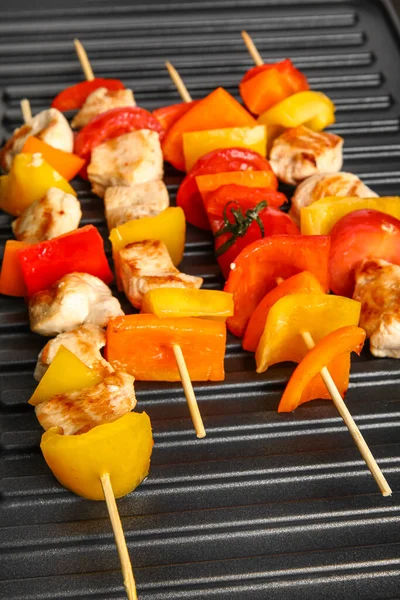 Tasty Chicken Skewers Vegetables Electric Grill — Stock Photo, Image