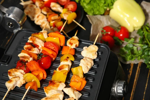 Modern Electric Grill Tasty Chicken Skewers Vegetables Dark Wooden Background — Stock Photo, Image