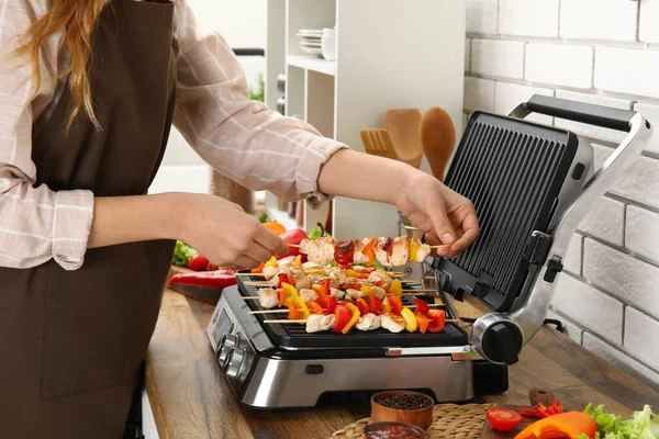Woman Cooking Tasty Chicken Skewers Vegetables Modern Electric Grill Table — Stock Photo, Image